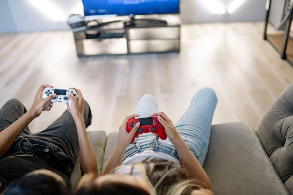 https://www.pexels.com/photo/people-playing-playstation-together-9068966/ 