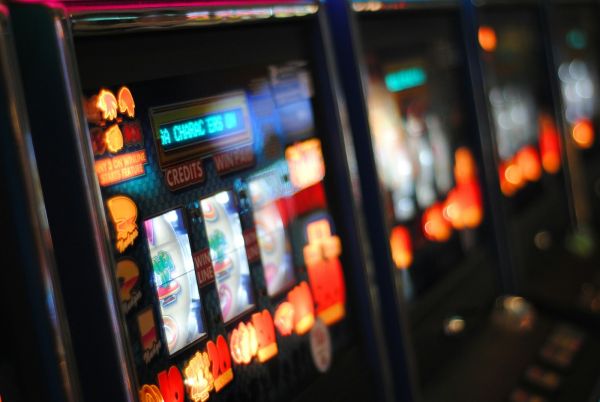 https://unsplash.com/photos/slot-machine-NYpOl-PJDkM 